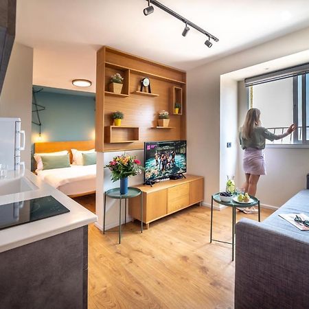 The Six Days Stylish One Bedroom Apartments 엘라트 외부 사진