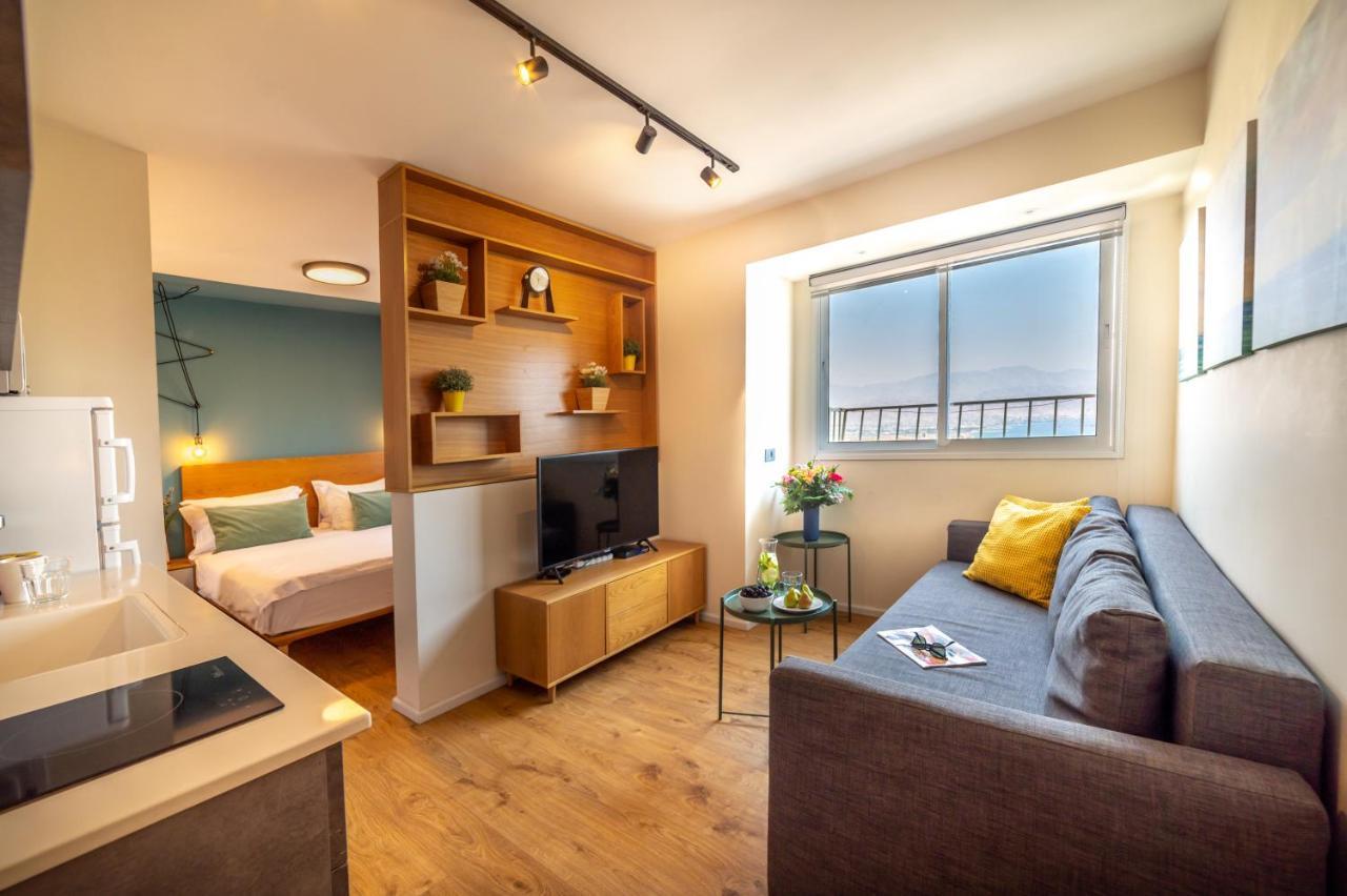 The Six Days Stylish One Bedroom Apartments 엘라트 외부 사진