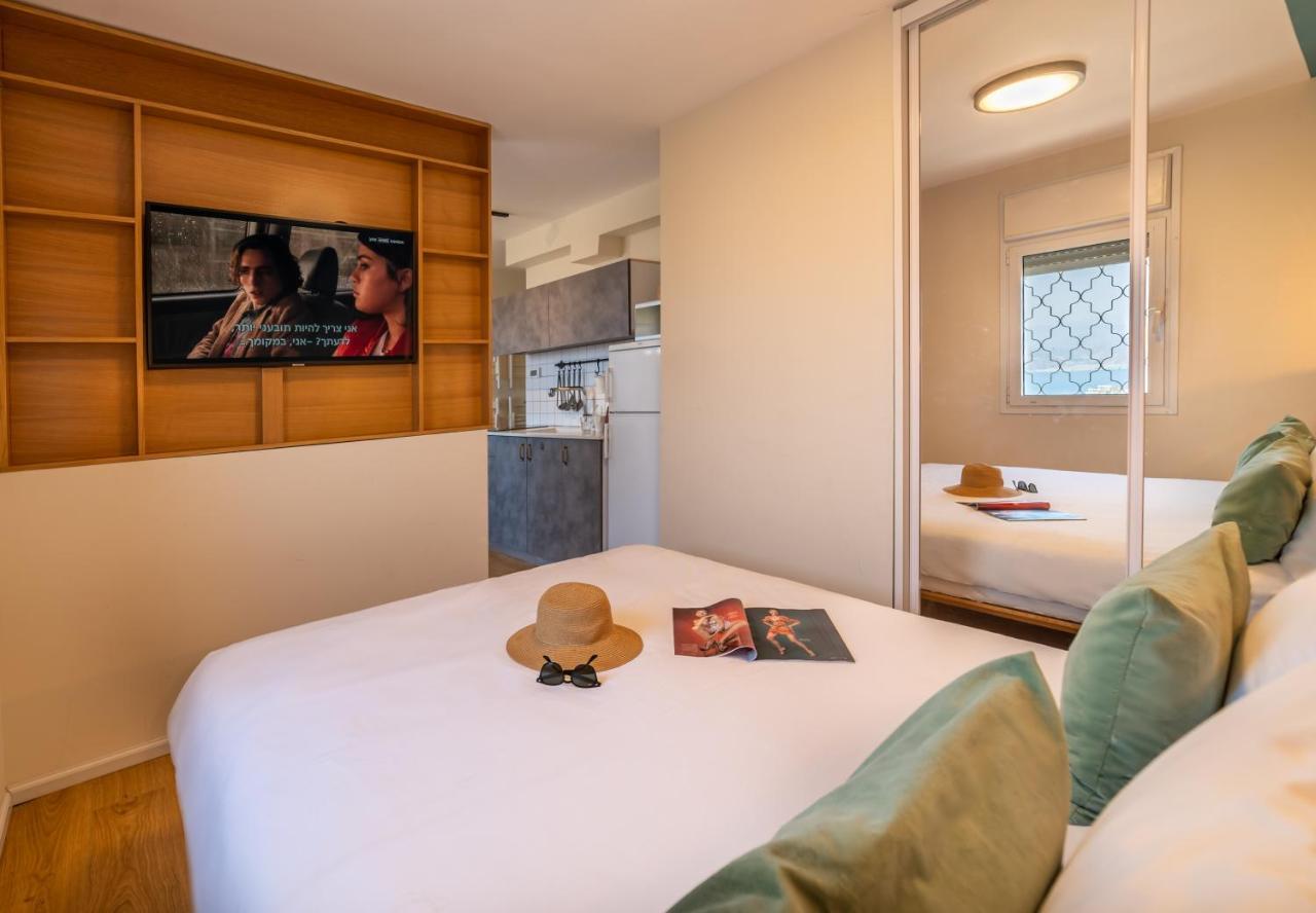 The Six Days Stylish One Bedroom Apartments 엘라트 외부 사진