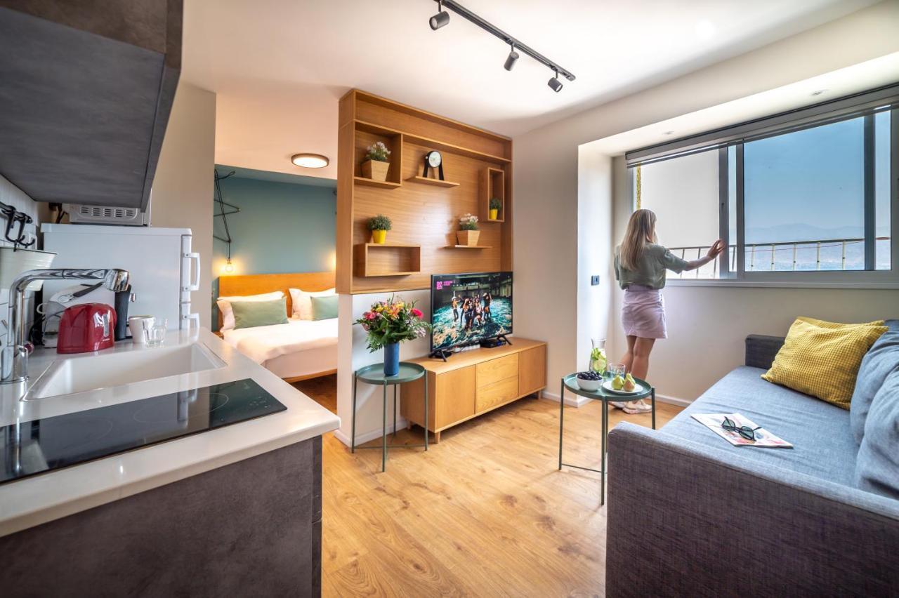 The Six Days Stylish One Bedroom Apartments 엘라트 외부 사진