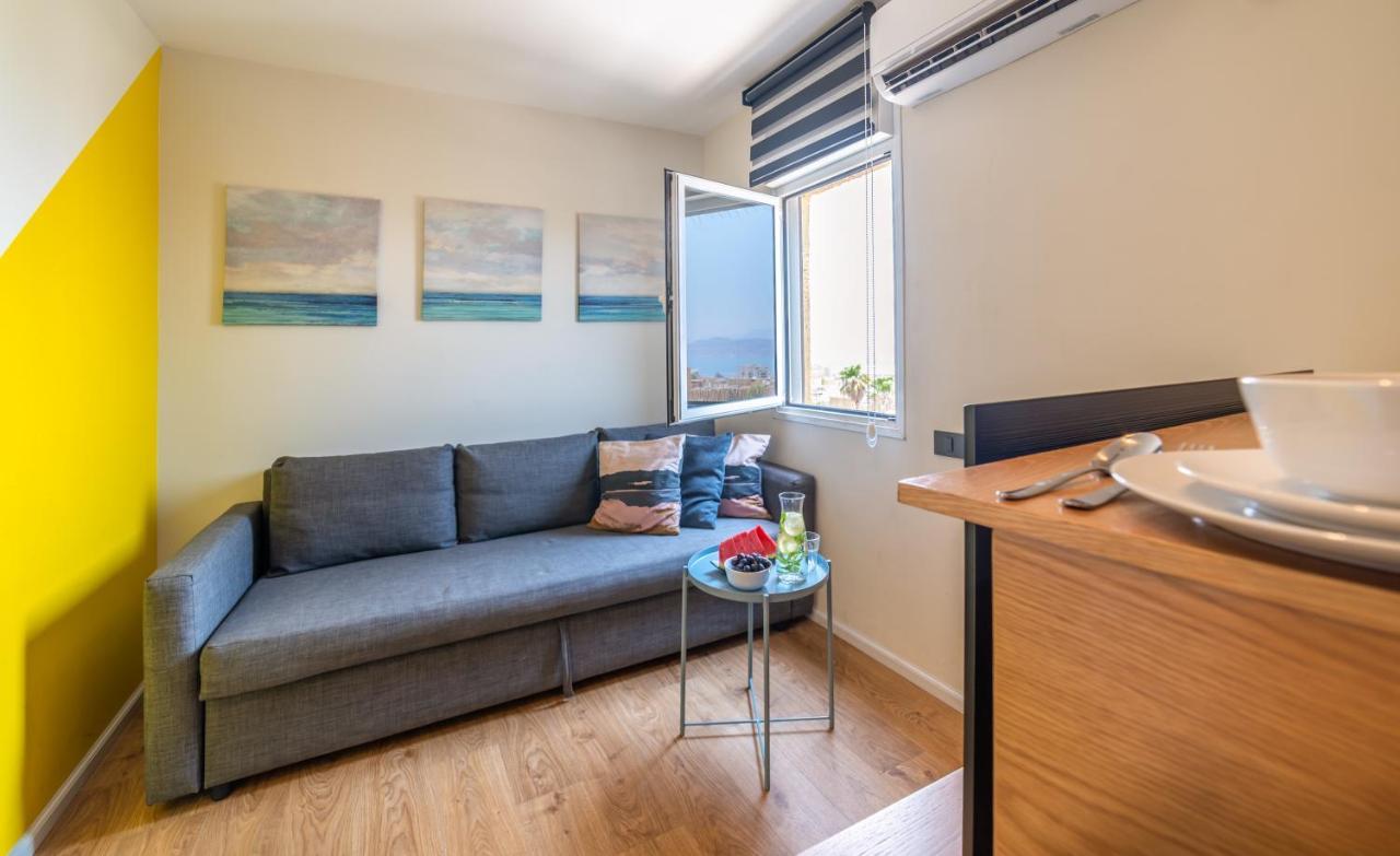 The Six Days Stylish One Bedroom Apartments 엘라트 외부 사진