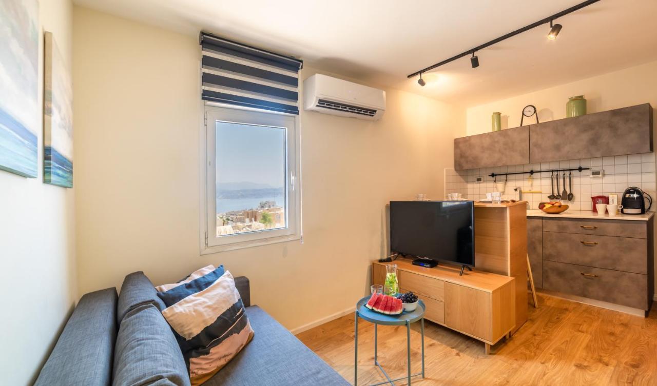 The Six Days Stylish One Bedroom Apartments 엘라트 외부 사진