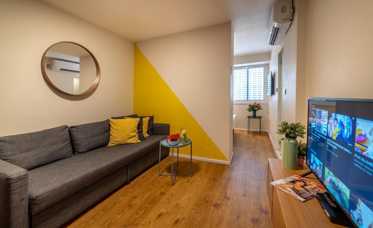The Six Days Stylish One Bedroom Apartments 엘라트 외부 사진